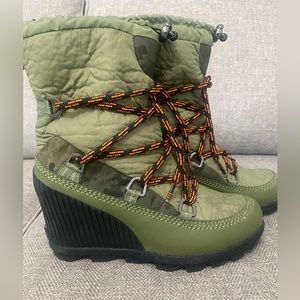 NWOT Sorel Kinetic wedge boot